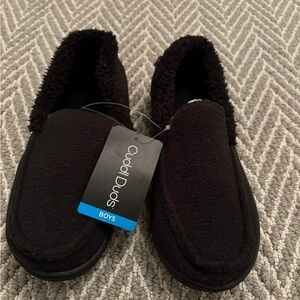 NWT Boys cuddl Duds black slippers size youth M 3-4